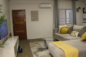 The Mallside Apartments-Roadside