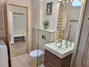 Sunny Central Studio, Parking&Balcony