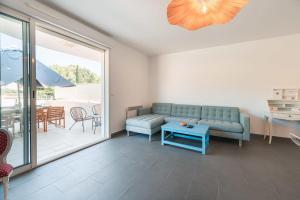 Appartements Le Bagnols - Appartement 2 ch parking et piscine : photos des chambres