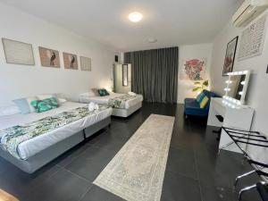 Private unit in Whitehaven Crescent