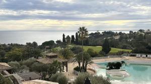 Bleu Azur Cap Esterel, Superbe 2 pièces Vue Mer Cap Estérel Trame large