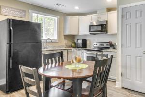 1 Mi to Dtwn Monroe Family-Friendly Duplex!