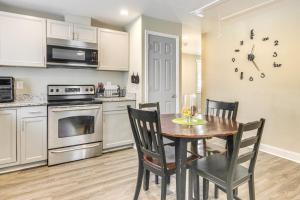 1 Mi to Dtwn Monroe Family-Friendly Duplex!