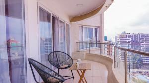 Spacious 2 BED kilimani with balcony views, roof top pool and gym