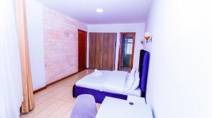 Spacious 2 BED kilimani with balcony views, roof top pool and gym