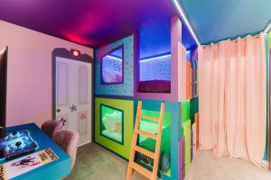 Family 6BR Solara Retreat w Pool Resort Access