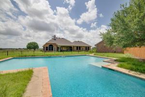 Game Room and Bar Secluded Getaway in Farmersville
