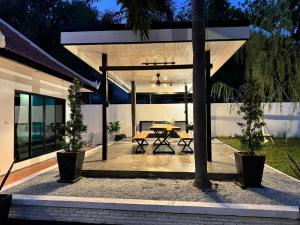 B52 Pool Villa Pattaya