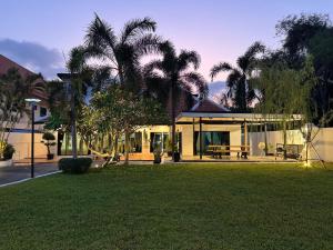 B52 Pool Villa Pattaya