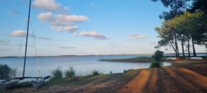 Villa Tré les Pins, 7 chambres, à 100m du LAC DE LACANAU