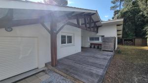 Villa Tré les Pins, 7 chambres, à 100m du LAC DE LACANAU