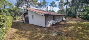 Villas Villa Tre les Pins, 7 chambres, a 100m du LAC DE LACANAU : Villa