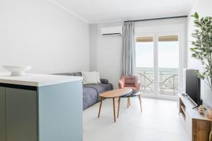 Manda Ray Seafront Apartment Endless Blue View