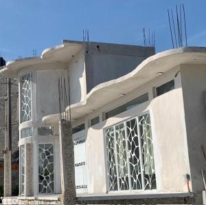 Casa sola con alberca y vista al lago