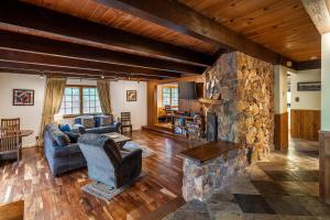 Mollys Treehouse By Hauserman Rentals