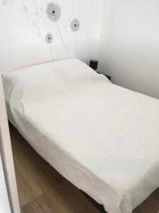 Appartements Studio Frejus-Plage, 400m de la mer, piscine : photos des chambres