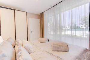 By The Lakeside Apartment