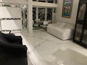 Casa sola con alberca y vista al lago