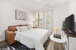 Brightshaven CoolSprings, Modern 1Bed with EV Parking in Frisco