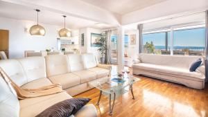 Apartments Sinovcic with terrace & sea view, 4 min walk to the beach