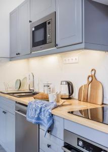 Pastel Dream 3BR Central Gem Artful Spacious