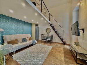 Central Blue Retreat