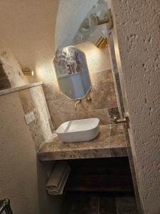 Maisons d'hotes Nid Mineral - Suite voutee de charme au coeur de Vallon Pont d-Arc : photos des chambres