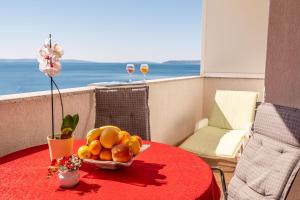 Apartments Sinovcic with terrace & sea view, 4 min walk to the beach