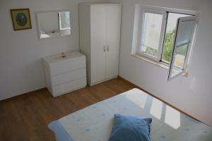 Apartments by the sea Drasnice, Makarska - 5265