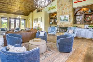 Lazy River Retreat in Cypress with Backyard Oasis!