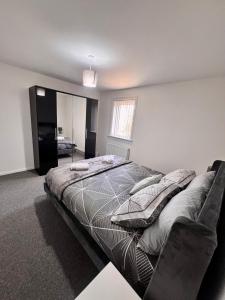 Newly refurbed 3 bed home 15mins to Edin city