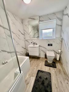 Newly refurbed 3 bed home 15mins to Edin city