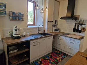 Apartment with swimming pool, wifi