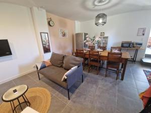 Appartements Apartment with swimming pool, wifi : photos des chambres