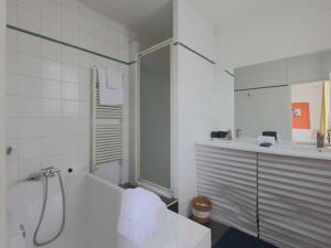 Appartements House with garden 4BR 10P near Paris : photos des chambres