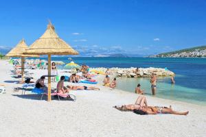 Apartments with parking space Trogir - 24060