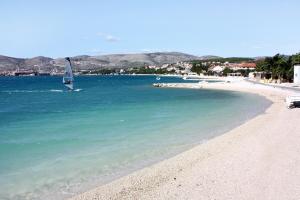 Apartments with parking space Trogir - 24605