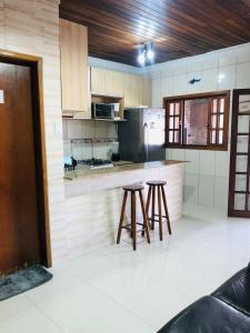 Piscina aquecida, 3 dorms ar condicionado, Cervejeira e Bilhar, a 500 metros do Mar