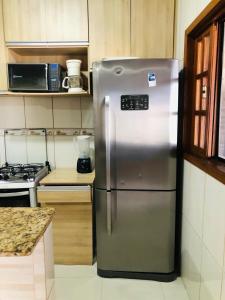 Piscina aquecida, 3 dorms ar condicionado, Cervejeira e Bilhar, a 500 metros do Mar