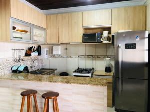 Piscina aquecida, 3 dorms ar condicionado, Cervejeira e Bilhar, a 500 metros do Mar