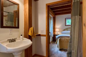 Stunning Lake Views Wine Country