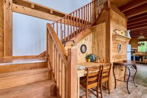 Stunning Lake Views Wine Country