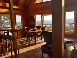 Stunning Lake Views Wine Country