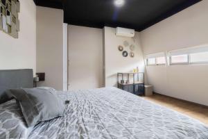 506 Great Location AC 1Bdrm 1bath apt Rooftop