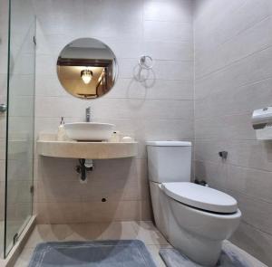 Modern gated apartment 2 bedroom 2 baths Beachside with pool