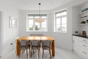 Holland Park 2 Bedroom Apartment