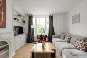 Holland Park 2 Bedroom Apartment