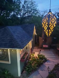 The Nest Cottage with Hot Tub in Downtown Manitou Springs