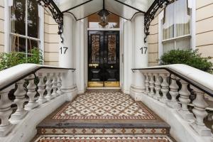 Holland Park 2 Bedroom Apartment