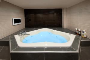 Kobe ホテル チャペルスイート 神戸 三宮 元町 2-Star Accommodation lobby
